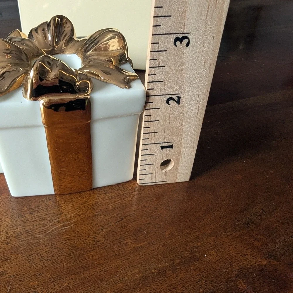 VTG Mikasa Holiday Elegance‎ Fine China Gold Ribbon Gift Box Candle Holder FK001